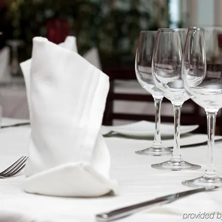 The Angel Hotel 2*